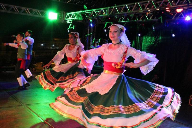 Imagem Ilustrando a Notícia: Baile de Máscaras e Panelaço marcam últimos dias do Festival em Nova Veneza