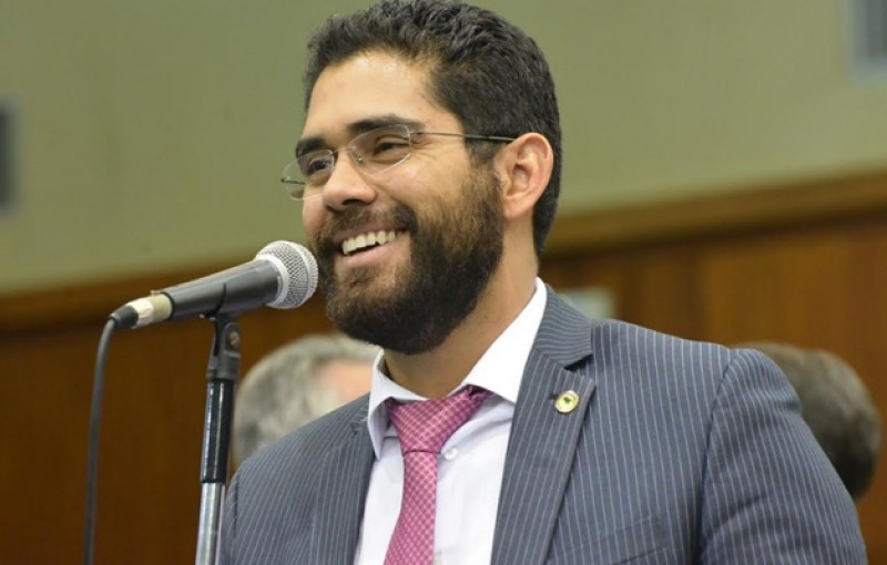 Imagem Ilustrando a Notícia: Lincoln Tejota é lançado pré-candidato a vice-governador de Goiás