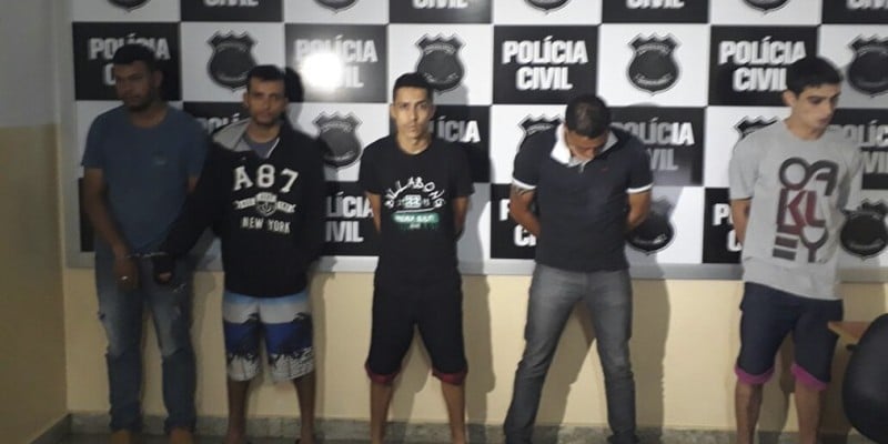 Imagem Ilustrando a Notícia: Cinco homens são presos por roubos a residências em Anápolis
