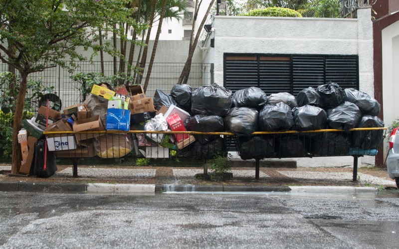 Imagem Ilustrando a Notícia: Síndicos reclamam de cobrança da taxa do lixo