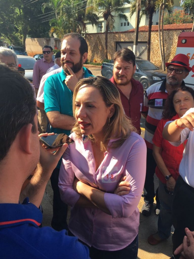 Imagem Ilustrando a Notícia: Adriana Accorsi é a primeira candidata à prefeitura a votar
