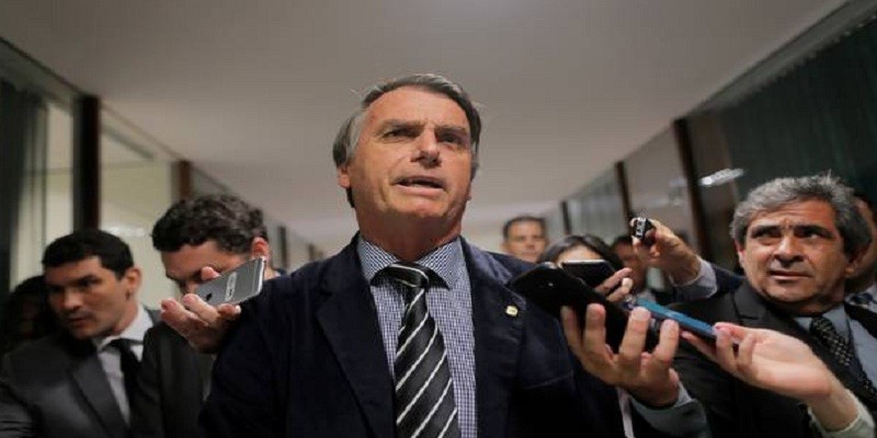 Imagem Ilustrando a Notícia: Bolsonaro diz que futuro governo poderá ter 22 ministérios