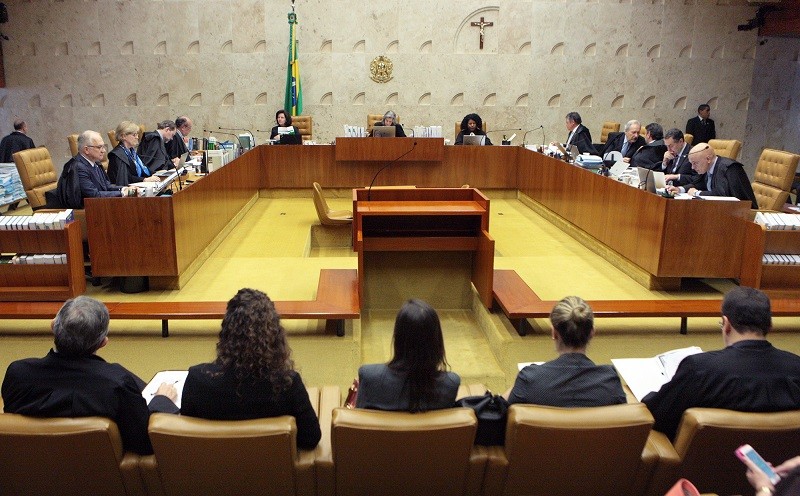 Imagem Ilustrando a Notícia: STF adia debate sobre alcance da Ficha Limpa para casos anteriores a 2010