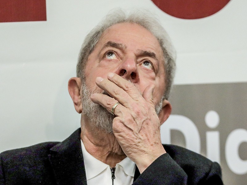 Imagem Ilustrando a Notícia: Lula começa a cumprir pena