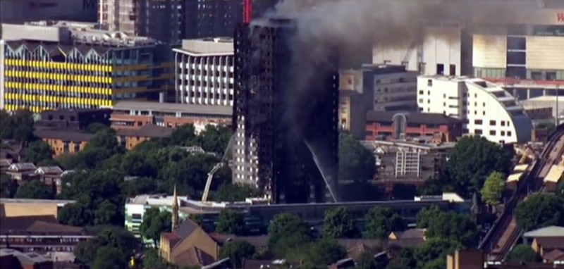 Imagem Ilustrando a Notícia: Incêndio em prédio deixa  12 mortos em Londres