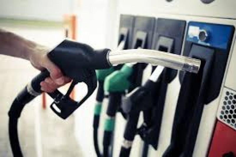 Imagem Ilustrando a Notícia: Alta dos combustíveis puxa inflação oficial em agosto