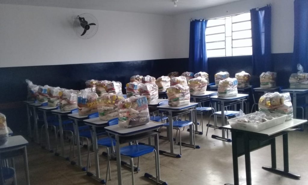 Imagem Ilustrando a Notícia: Governo de Goiás volta a distribuir kits alimentação para alunos da rede estadual
