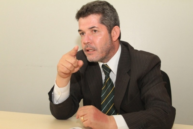 Imagem Ilustrando a Notícia: “Falar em ganhar no 1º turno é arrogância”, diz Delegado Waldir