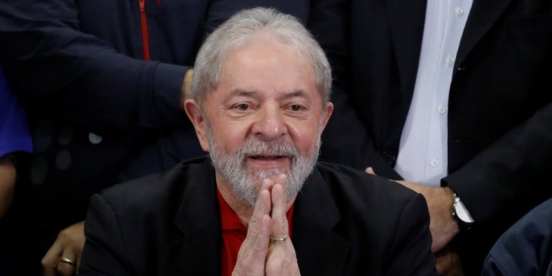Imagem Ilustrando a Notícia: Associação Médica repudia título de doutor concedido a Lula