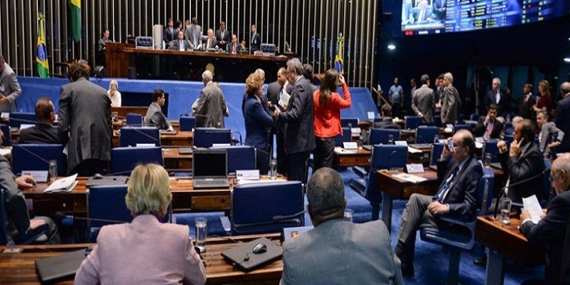 Imagem Ilustrando a Notícia: Câmara aprova MP que autoriza prorrogação de contratos
