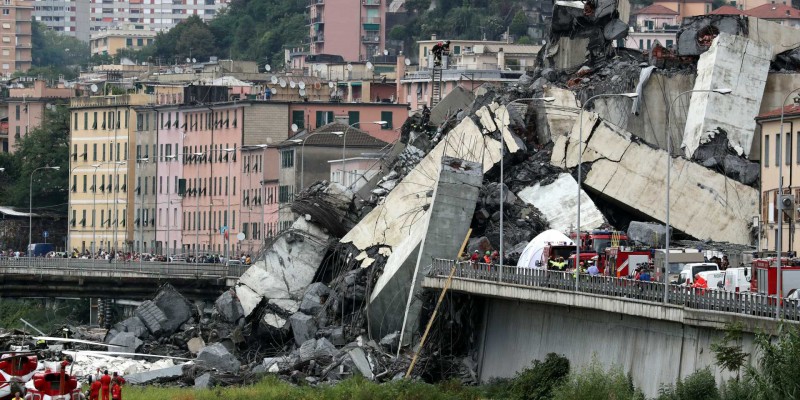 Imagem Ilustrando a Notícia: Itália identifica 19 dos mortos em desabamentoem Gênova