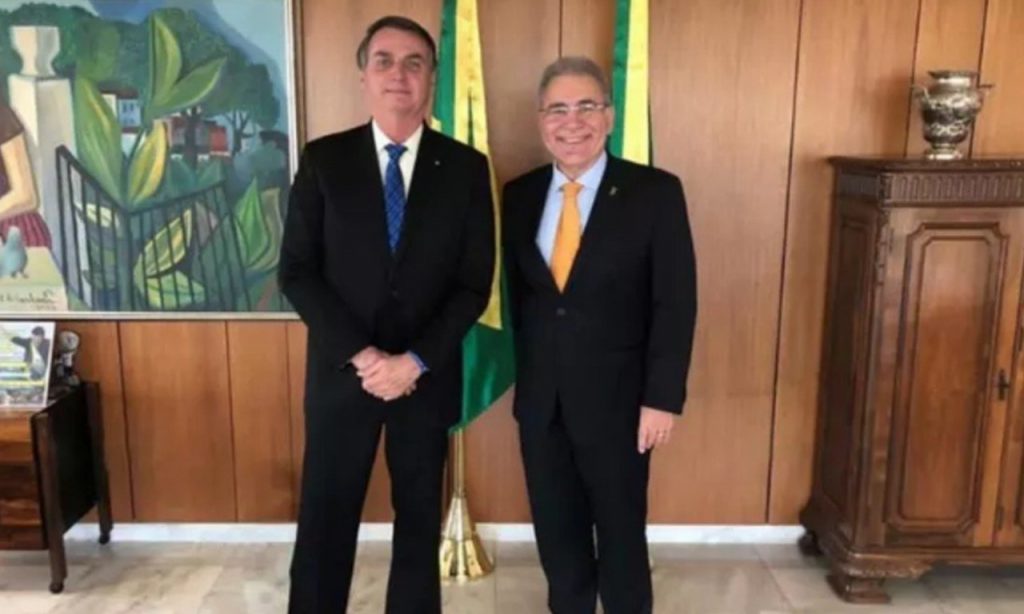 Imagem Ilustrando a Notícia: Defensor da vacinação, Queiroga se reúne pela 1ª vez com ministro Pazuello