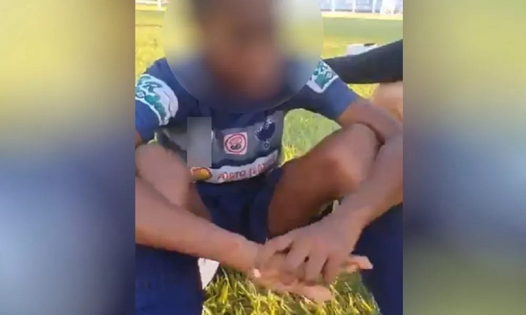 Imagem Ilustrando a Notícia: Criança diz em vídeo que foi vítima de racismo durante campeonato de futebol em Caldas Novas