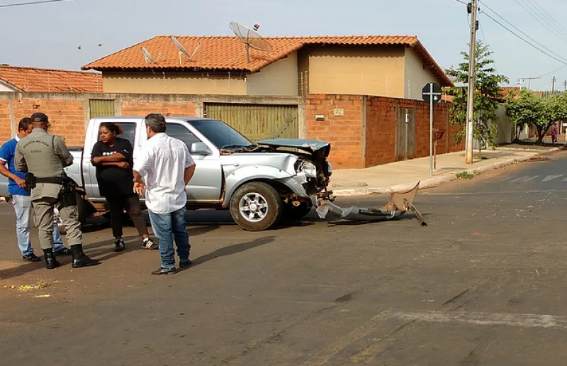 Imagem Ilustrando a Notícia: Camionetes colidem em acidente em Morrinhos-GO