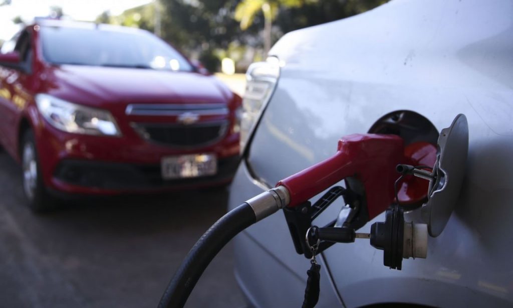 Imagem Ilustrando a Notícia: Gasolina sobe e atinge o maior índice de inflação do país em Goiânia