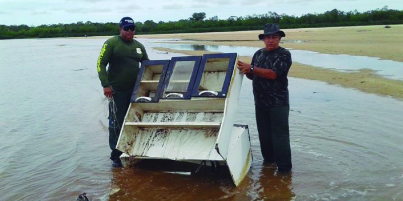 Imagem Ilustrando a Notícia: Operação Limpeza nas Praias retira  lixo do Rio Araguaia