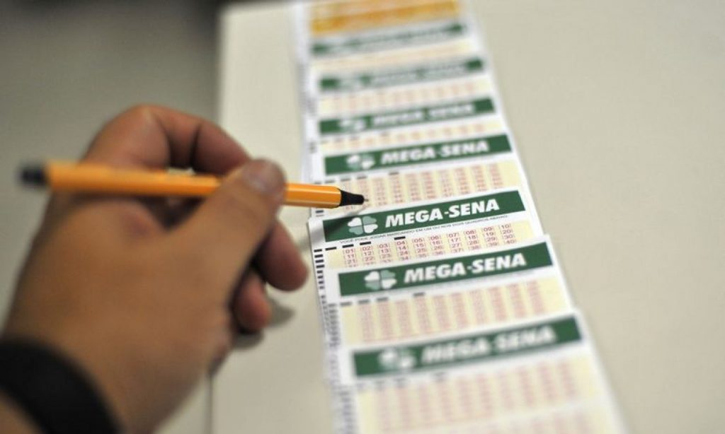 Imagem Ilustrando a Notícia: Mega-Sena sorteia nesta quarta-feira prêmio acumulado de R$ 33 milhões