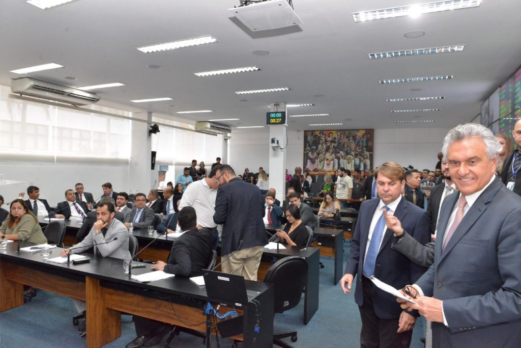 Imagem Ilustrando a Notícia: Caiado acompanha votação do Decreto de Calamidade Financeira