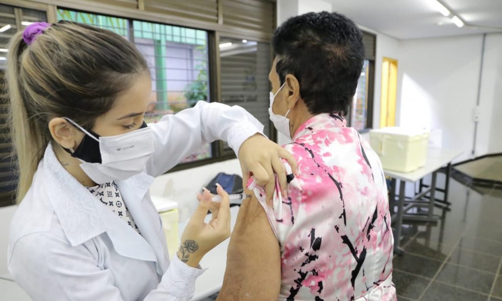Imagem Ilustrando a Notícia: Goiânia contabiliza 69 mil doses aplicadas após um mês do início da vacinação contra a Covid-19