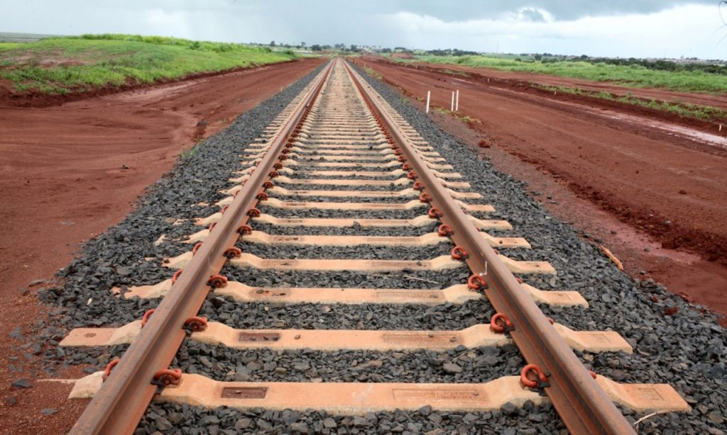 Imagem Ilustrando a Notícia: Bolsonaro deve assinar termo de concessão da ferrovia Norte-Sul em Anápolis