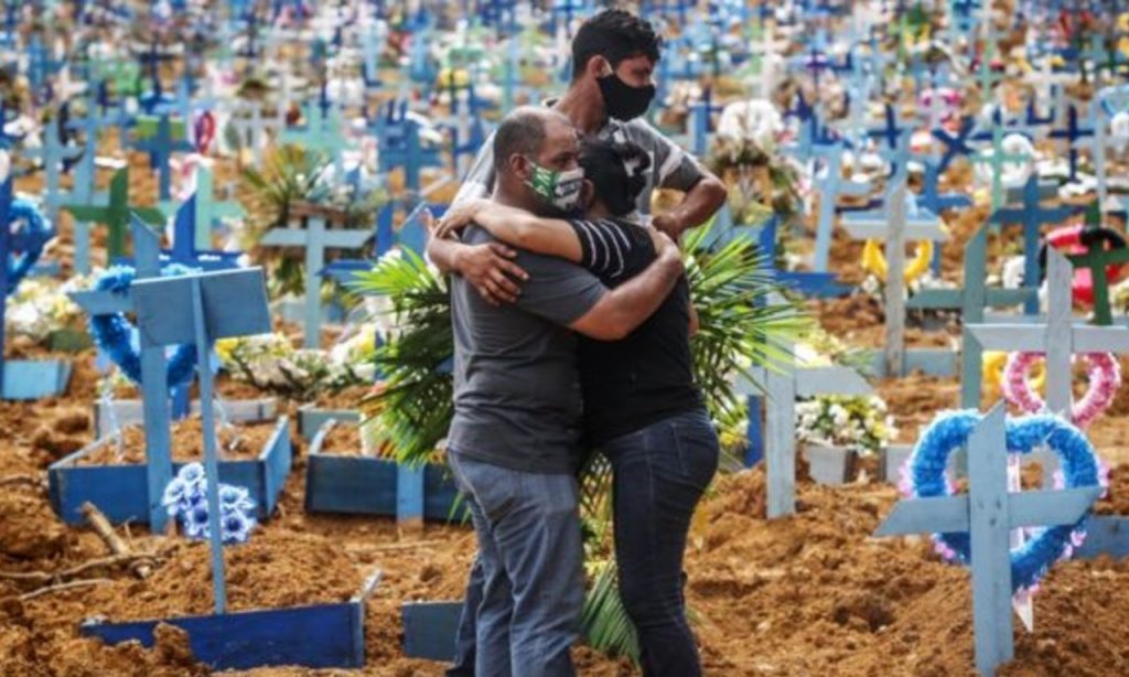 Imagem Ilustrando a Notícia: Brasil registra novo recorde com 2.798 mortes por Covid-19 nas últimas 24h