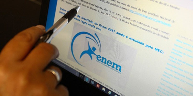Imagem Ilustrando a Notícia: Mais de 3,8 milhões pedem isenção da taxa de inscrição do Enem