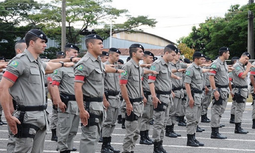 Imagem Ilustrando a Notícia: Governo sanciona lei que permite militares da reserva voltarem para ativa