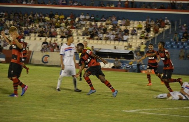 Imagem Ilustrando a Notícia: Adson Batista critica o time: “desorganizado  e sem confiança”
