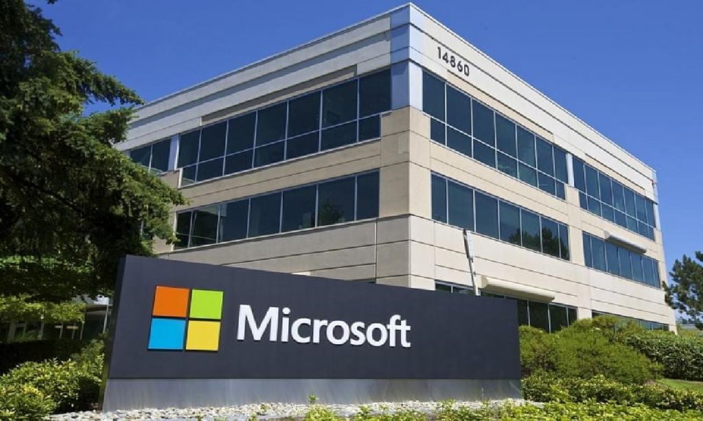 Imagem Ilustrando a Notícia: Microsoft testa jornada de segunda a quinta e produtividade sobe 40%