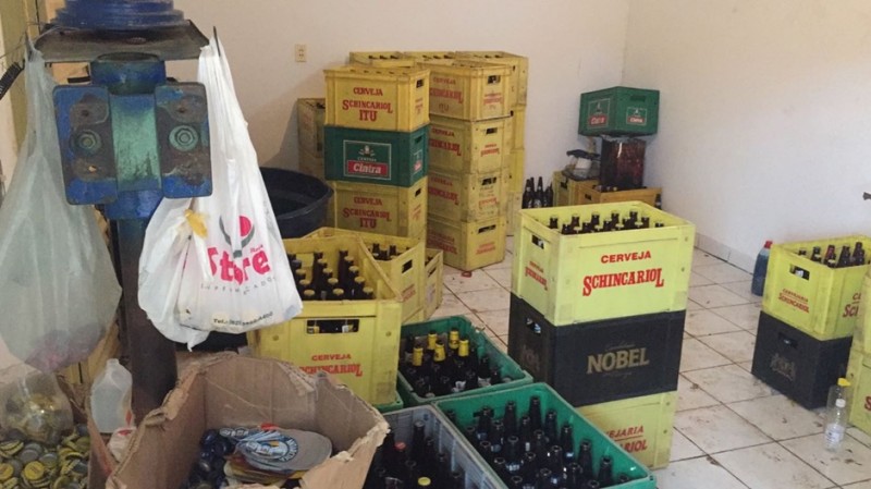 Imagem Ilustrando a Notícia: Quatro são presos por falsificação  de bebidas alcoólicas em Aparecida