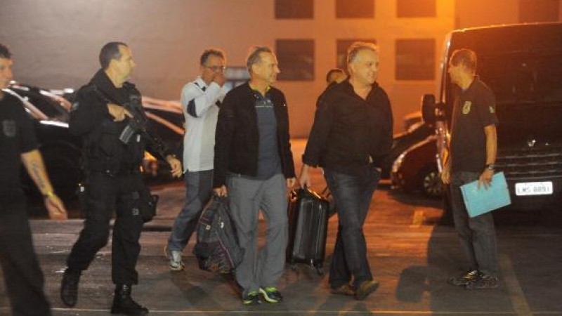 Imagem Ilustrando a Notícia: TRF determina que Cachoeira e Cavendish voltem para a prisão