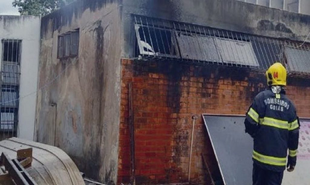 Imagem Ilustrando a Notícia: Acidente com mangueira de gás provoca incêndio em lanchonete