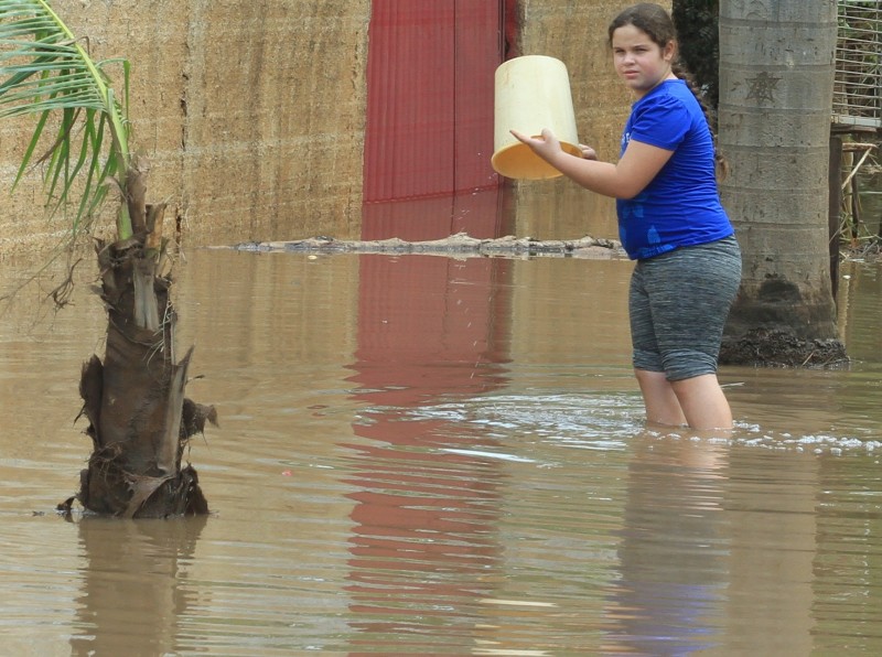 Imagem Ilustrando a Notícia: Alerta orienta população sobre como evitar doenças em enchentes