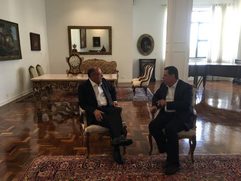 Imagem Ilustrando a Notícia: Marconi convida Alckmin para encontro de governadores do Brasil Central