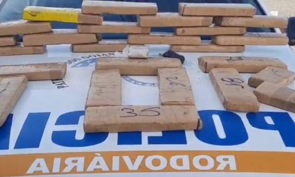 Imagem Ilustrando a Notícia: PM prende dupla suspeita de tráfico de drogas no Setor Serra Dourada