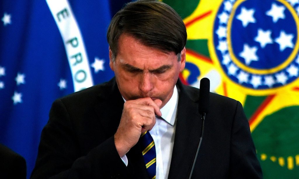 Imagem Ilustrando a Notícia: TRF-3 suspende ordem de entrega do teste para Covid-19 de Bolsonaro