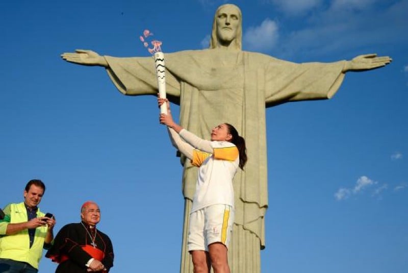 Imagem Ilustrando a Notícia: Após três meses percorrendo o Brasil, revezamento da Tocha Olímpica chega ao fim