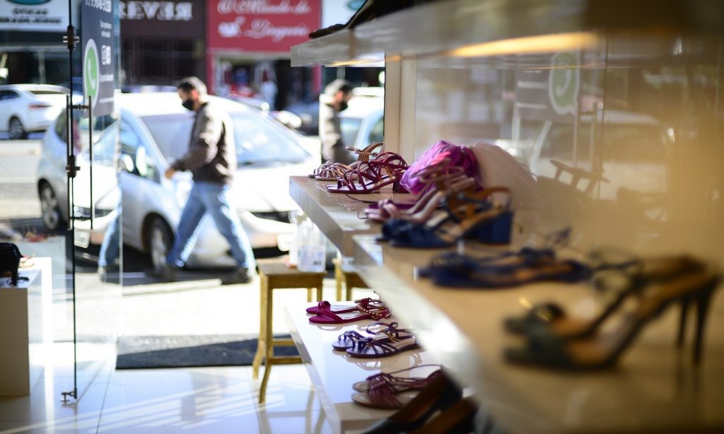 Imagem Ilustrando a Notícia: Para cobrir prejuízo de 2020, lojas de Goiânia planejam abrir em feriados