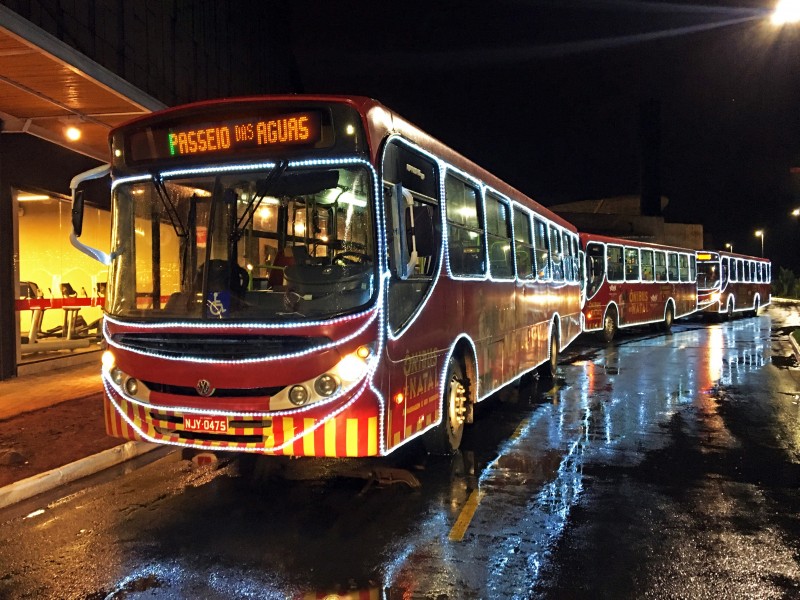 Imagem Ilustrando a Notícia: Passeio das Águas Shopping apresenta Ônibus de Natal
