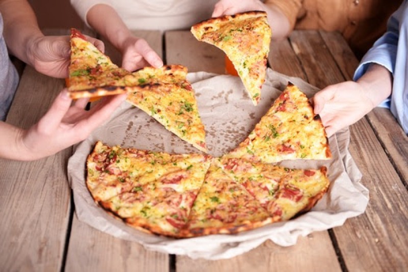 Imagem Ilustrando a Notícia: Pizzaria pode ser opção mais barata para quem quer sair para comer