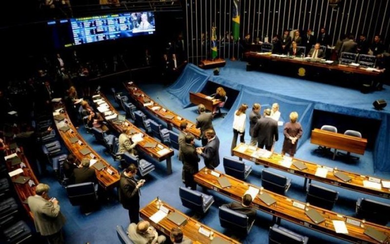 Imagem Ilustrando a Notícia: Senado encerra discussão da PEC do Teto e marca votação para terça