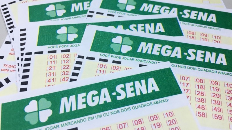Imagem Ilustrando a Notícia: Mega-Sena pode apagar R$ 6,2 milhões a apostador neste sábado (24)