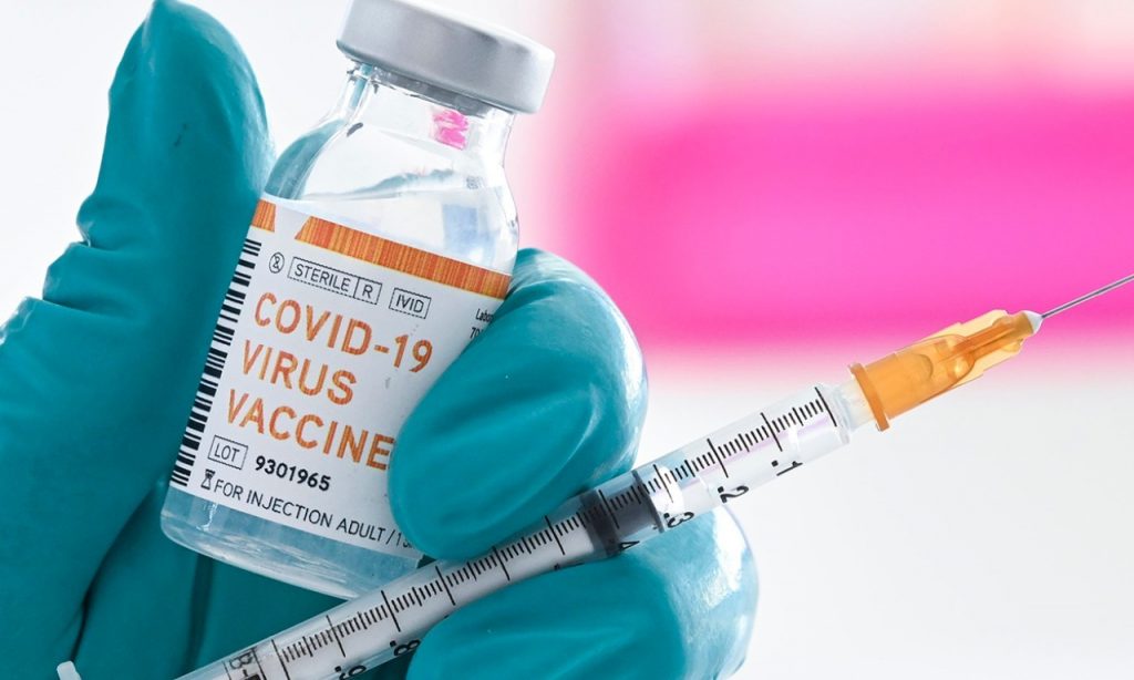 Imagem Ilustrando a Notícia: Idosos que vivem em Unidades de Longa Permanência começam a tomar segunda dose da vacina