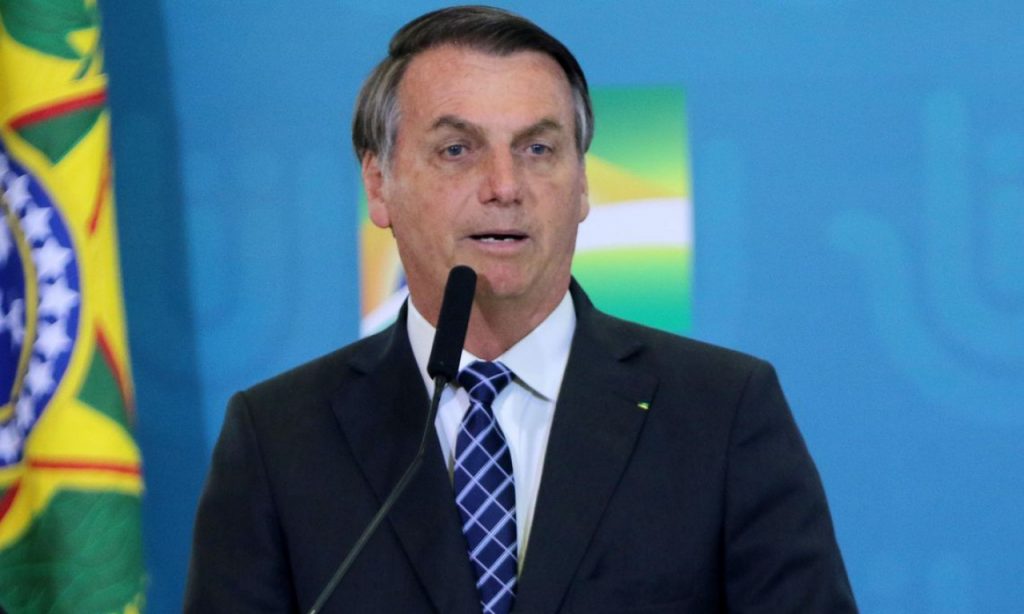 Imagem Ilustrando a Notícia: Bolsonaro sanciona lei para enfrentamento do novo coronavírus