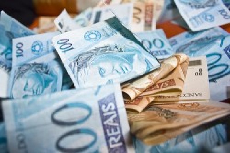 Imagem Ilustrando a Notícia: Ex-prefeito de Cachoeira Dourada é acionado por receber 170 mil em diárias