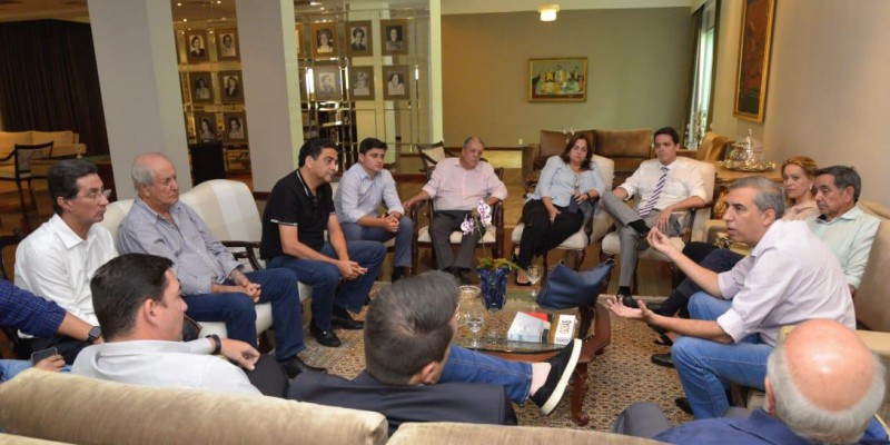 Imagem Ilustrando a Notícia: Governador José Eliton pede empenho dos deputados estaduais