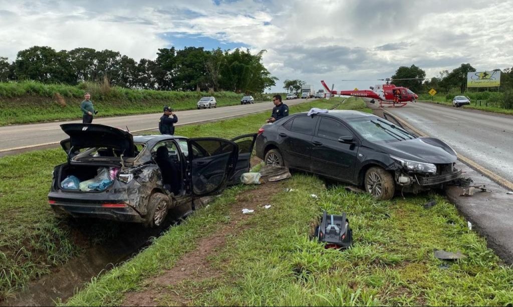 Imagem Ilustrando a Notícia: Idoso e jovem morrem após grave acidente, em Santo Antônio do Descoberto