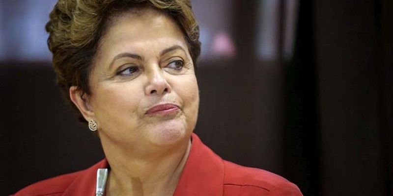 Imagem Ilustrando a Notícia: Dilma anuncia transferência de domicílio eleitoral