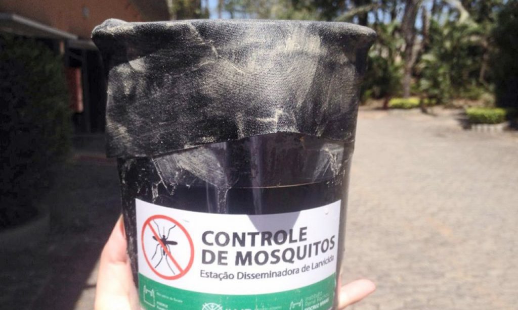 Imagem Ilustrando a Notícia: Estações de larvicida para o controle do Aedes Aegypti já apresentam resultados