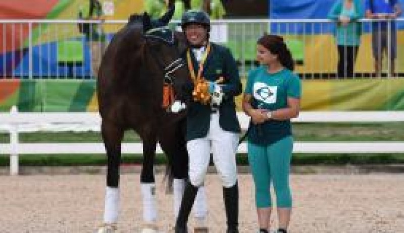 Imagem Ilustrando a Notícia: Sérgio Oliva ganha primeira medalha no hipismo para o Brasil em paralimpíadas